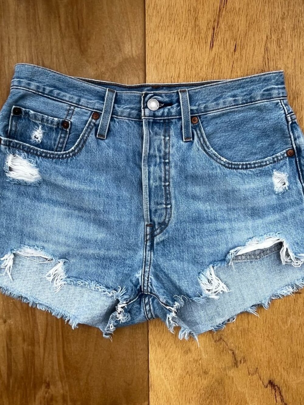 LEVIS 501 CUT OFF DESTRUCTED HIGH RISE BUTTON FLY DENIM SHORTS Women’s sz 27